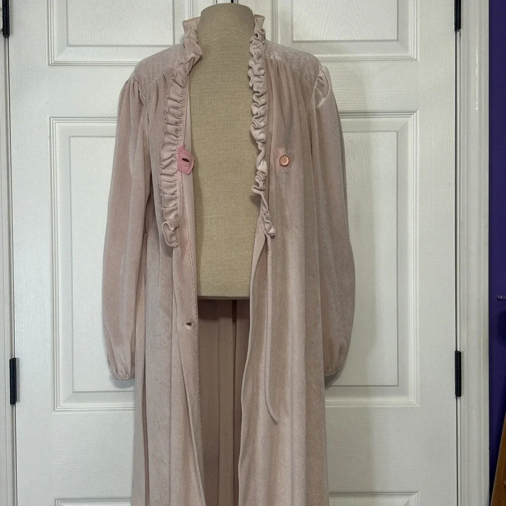 Vintage 70-80's JC Penney Pink Velour Long House‎ Robe Ruffle Victorian Granny M